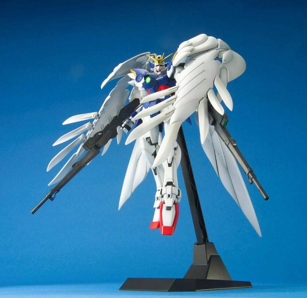 MG 1/100 W GUNDAM ZERO CUSTOM